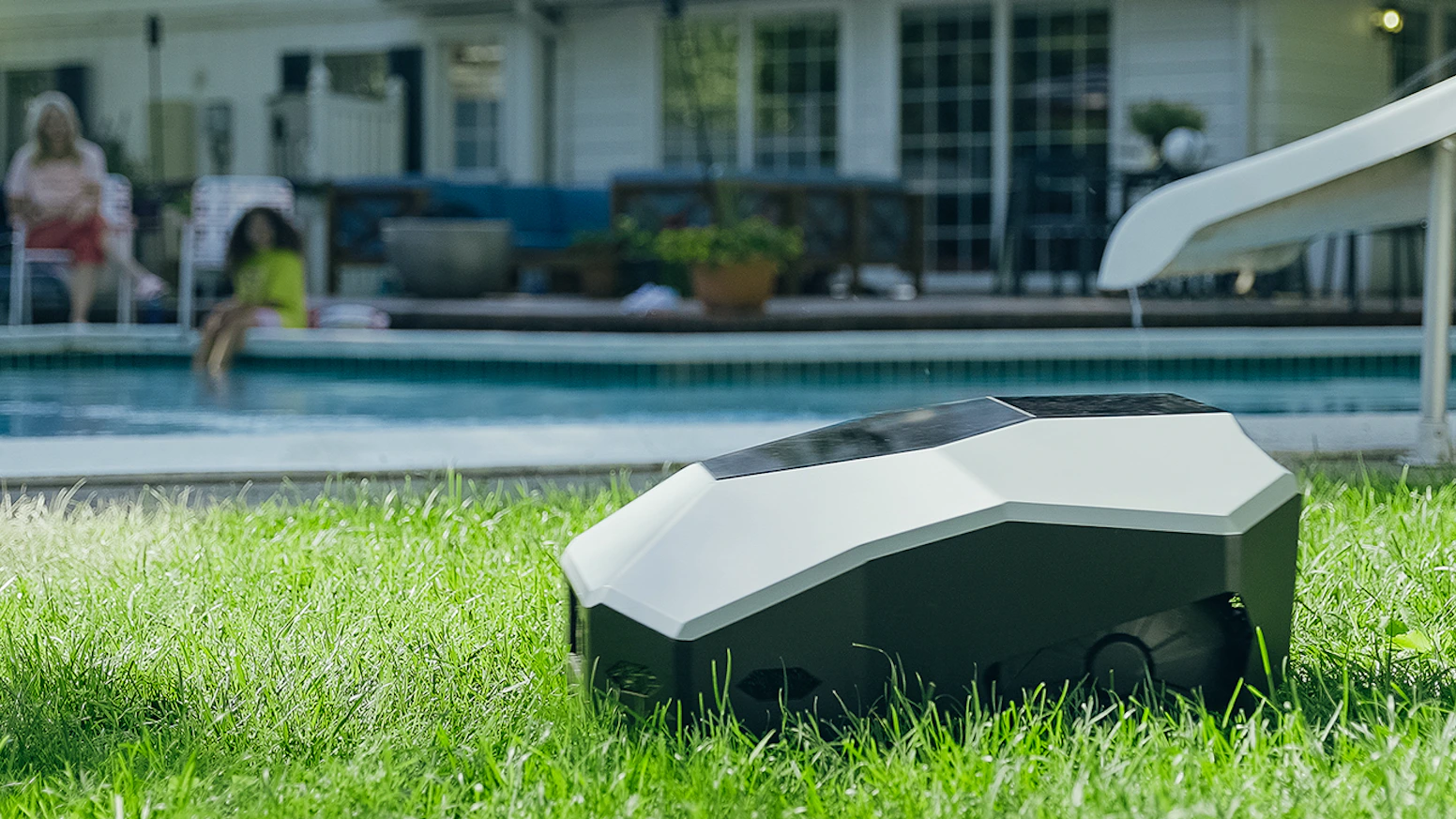Lawna smart lawn mower