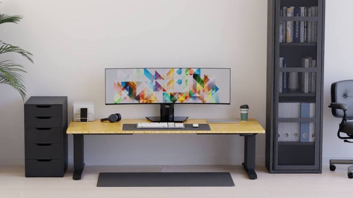 Uppeal Desk electric standing and floor sitting desk